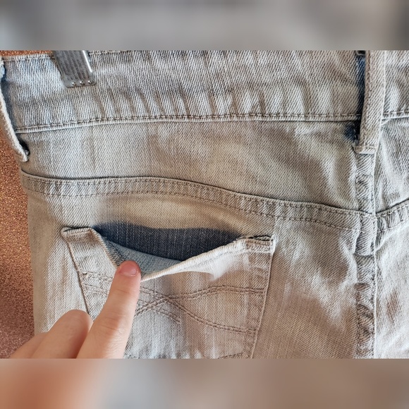 Aeropostale Embroidered Light Wash Denim Shorts - Picture 7 of 7